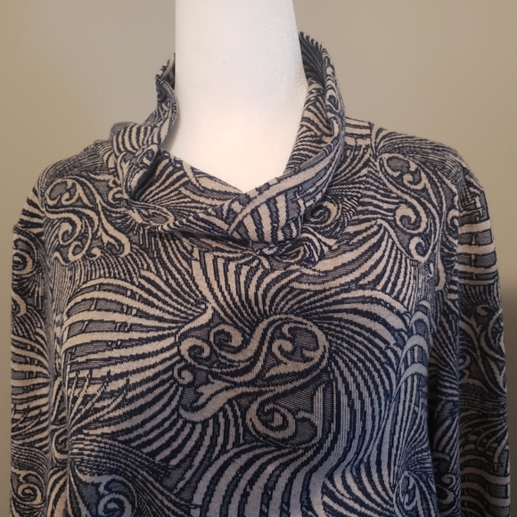 SLE by melin kozan Tunic - Picture 2 of 7